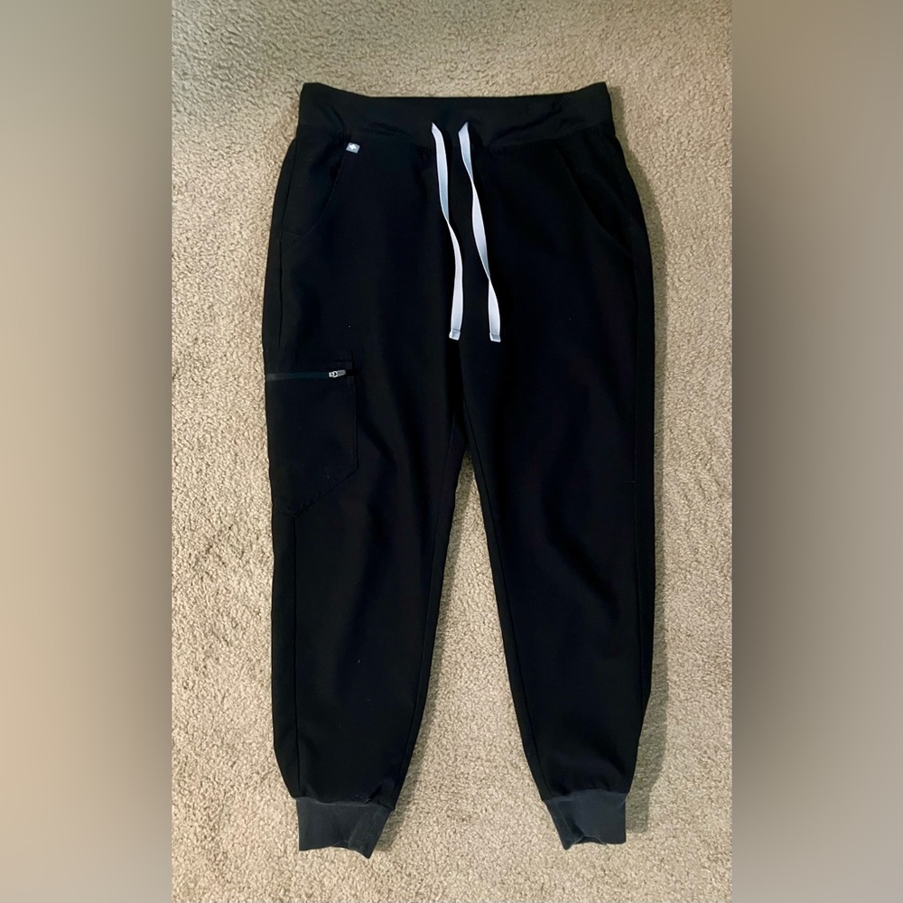 Figs Zamora Petite Scrub Pants Joggers in Black